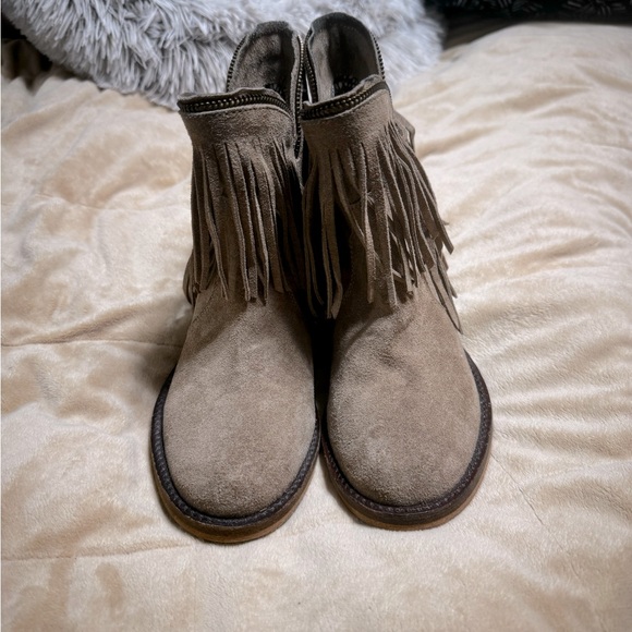 Women’s EUC DINGO SHORT BOOTS SZ 6.5. - Picture 1 of 5